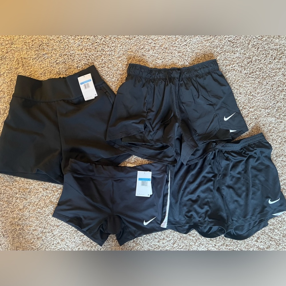 Nike Women’s Shorts Size Medium